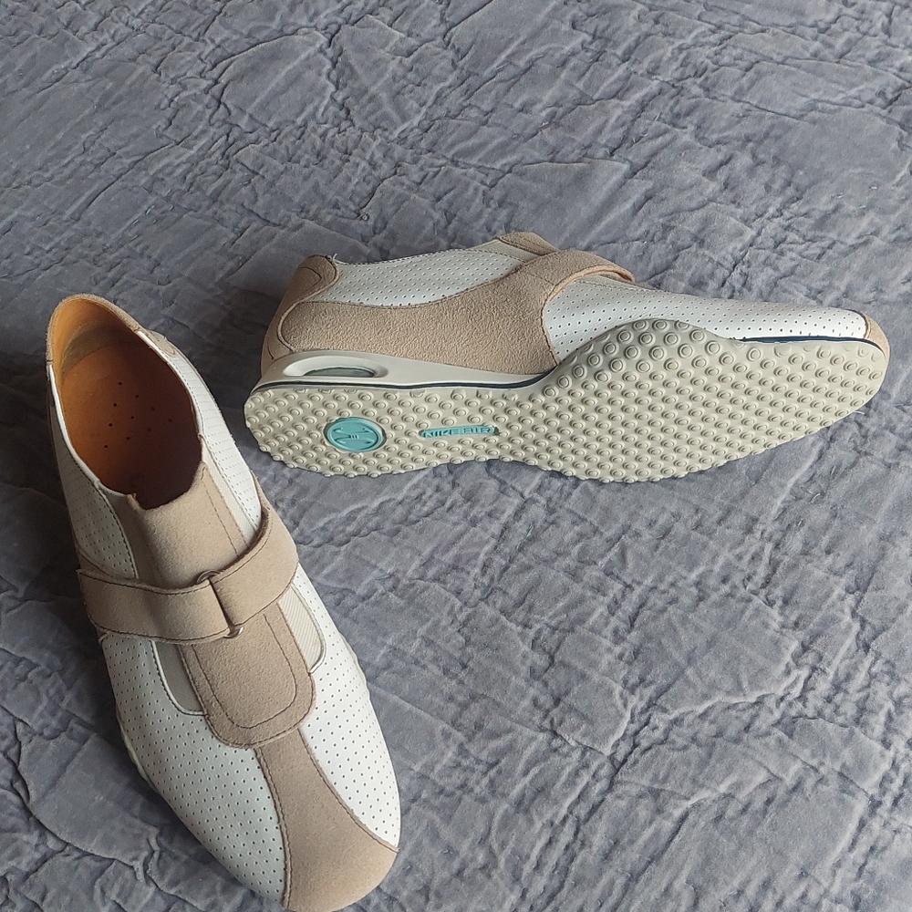 Shoes - Picture 5 of 9